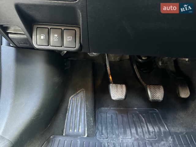 Серый Тойота Авенсис, объемом двигателя 1.99 л и пробегом 248 тыс. км за 12200 $, фото 38 на Automoto.ua