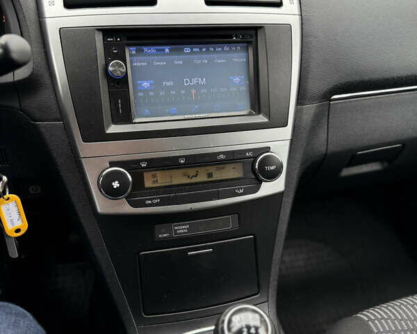 Серый Тойота Авенсис, объемом двигателя 2 л и пробегом 243 тыс. км за 8450 $, фото 10 на Automoto.ua