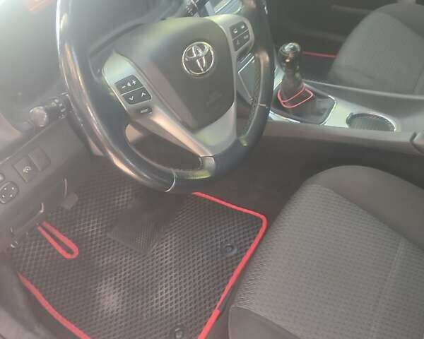 Сірий Тойота Авенсіс, об'ємом двигуна 2 л та пробігом 240 тис. км за 10500 $, фото 5 на Automoto.ua