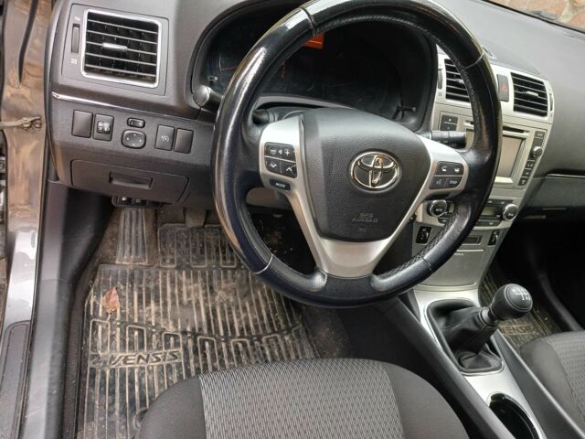 Серый Тойота Авенсис, объемом двигателя 1.8 л и пробегом 202 тыс. км за 9300 $, фото 6 на Automoto.ua