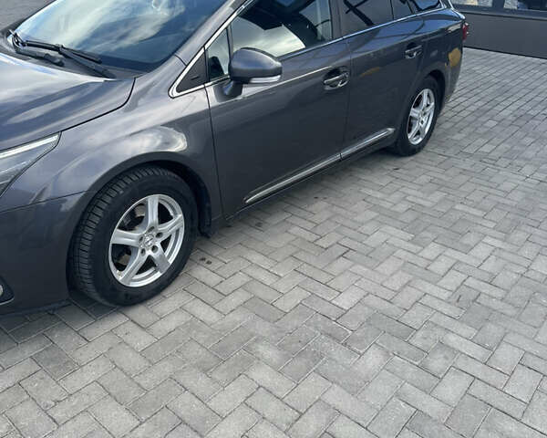 Серый Тойота Авенсис, объемом двигателя 1.99 л и пробегом 248 тыс. км за 12200 $, фото 1 на Automoto.ua