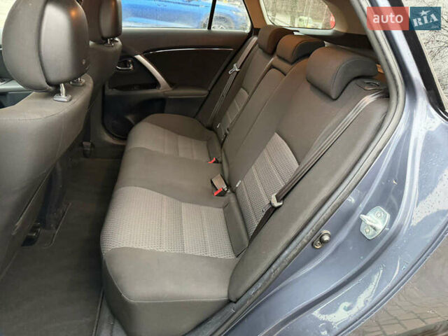 Серый Тойота Авенсис, объемом двигателя 2 л и пробегом 275 тыс. км за 11700 $, фото 33 на Automoto.ua