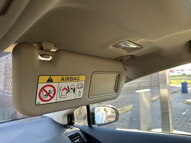 Серый Тойота Авенсис, объемом двигателя 2.2 л и пробегом 244 тыс. км за 9700 $, фото 11 на Automoto.ua