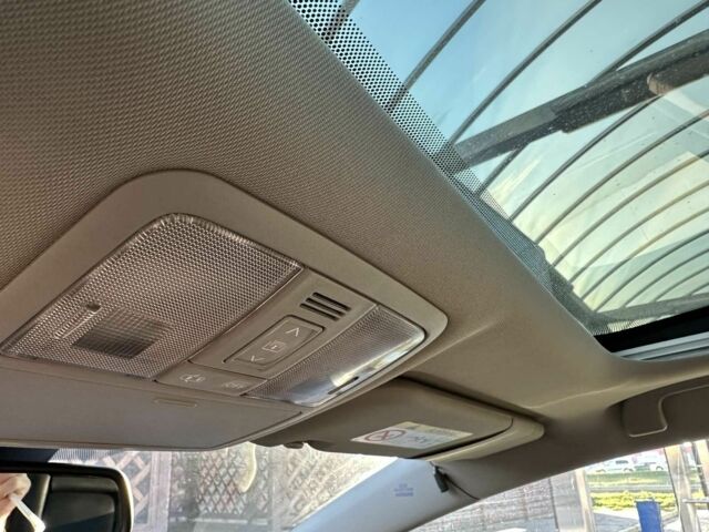 Серый Тойота Авенсис, объемом двигателя 2.2 л и пробегом 244 тыс. км за 9700 $, фото 12 на Automoto.ua