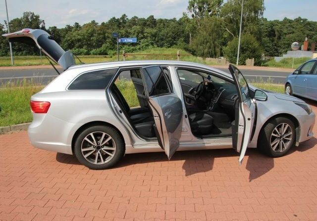 Серый Тойота Авенсис, объемом двигателя 0 л и пробегом 295 тыс. км за 8300 $, фото 4 на Automoto.ua