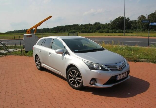 Серый Тойота Авенсис, объемом двигателя 0 л и пробегом 295 тыс. км за 8300 $, фото 3 на Automoto.ua