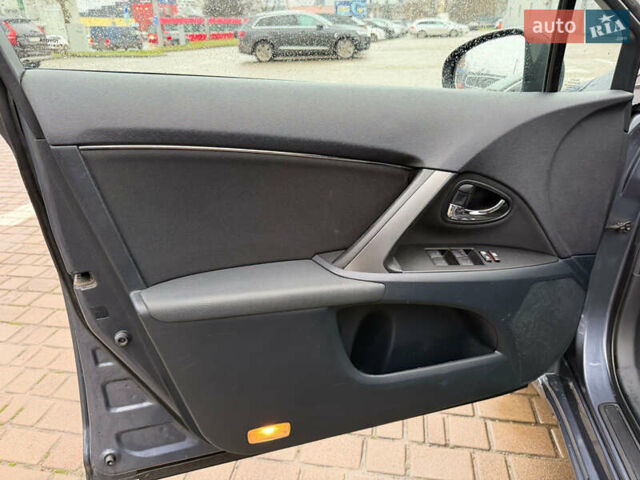 Серый Тойота Авенсис, объемом двигателя 2 л и пробегом 275 тыс. км за 11700 $, фото 24 на Automoto.ua