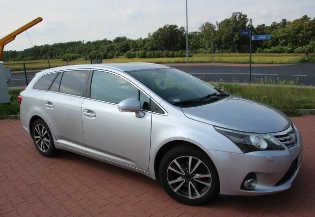 Серый Тойота Авенсис, объемом двигателя 0 л и пробегом 295 тыс. км за 8300 $, фото 1 на Automoto.ua