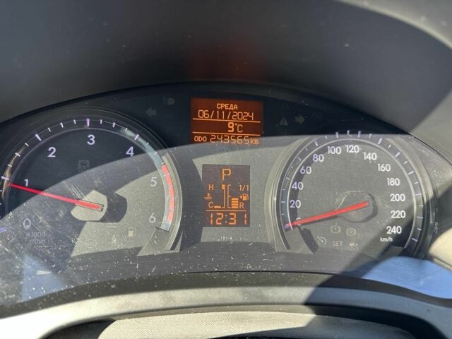 Серый Тойота Авенсис, объемом двигателя 2.2 л и пробегом 244 тыс. км за 9700 $, фото 9 на Automoto.ua