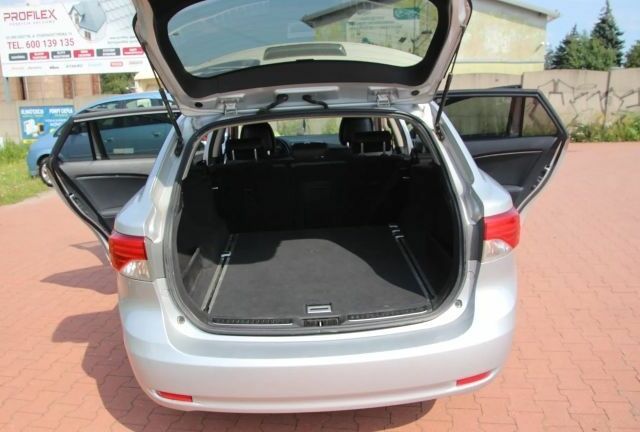 Серый Тойота Авенсис, объемом двигателя 0 л и пробегом 295 тыс. км за 8300 $, фото 5 на Automoto.ua