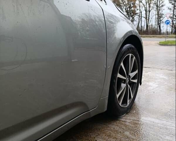Сірий Тойота Авенсіс, об'ємом двигуна 2.23 л та пробігом 256 тис. км за 10800 $, фото 4 на Automoto.ua