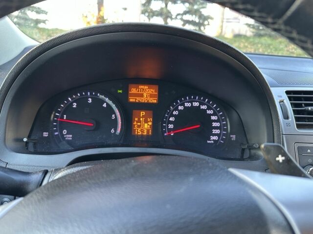 Серый Тойота Авенсис, объемом двигателя 2.2 л и пробегом 244 тыс. км за 9700 $, фото 13 на Automoto.ua