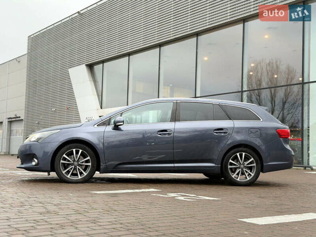 Серый Тойота Авенсис, объемом двигателя 2 л и пробегом 275 тыс. км за 11700 $, фото 2 на Automoto.ua