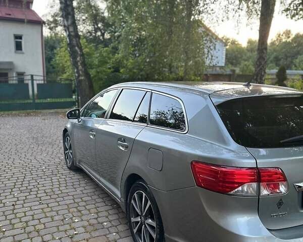 Серый Тойота Авенсис, объемом двигателя 2.2 л и пробегом 175 тыс. км за 12000 $, фото 7 на Automoto.ua