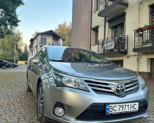 Серый Тойота Авенсис, объемом двигателя 2.2 л и пробегом 175 тыс. км за 12000 $, фото 1 на Automoto.ua