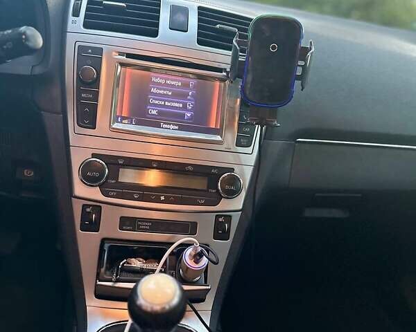 Серый Тойота Авенсис, объемом двигателя 2.2 л и пробегом 175 тыс. км за 12000 $, фото 12 на Automoto.ua