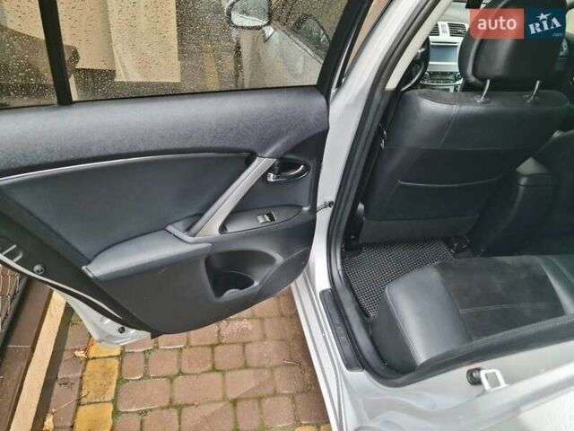 Сірий Тойота Авенсіс, об'ємом двигуна 2.2 л та пробігом 216 тис. км за 9900 $, фото 9 на Automoto.ua