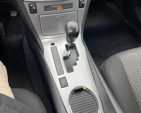 Сірий Тойота Авенсіс, об'ємом двигуна 2.2 л та пробігом 257 тис. км за 11999 $, фото 6 на Automoto.ua