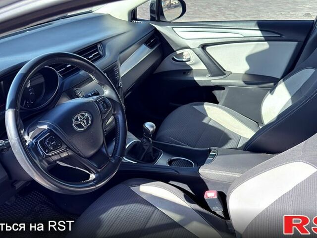 Серый Тойота Авенсис, объемом двигателя 2 л и пробегом 273 тыс. км за 13200 $, фото 4 на Automoto.ua