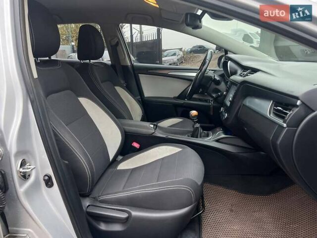 Серый Тойота Авенсис, объемом двигателя 2 л и пробегом 274 тыс. км за 12990 $, фото 11 на Automoto.ua