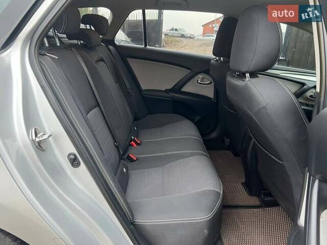 Серый Тойота Авенсис, объемом двигателя 2 л и пробегом 274 тыс. км за 13490 $, фото 10 на Automoto.ua