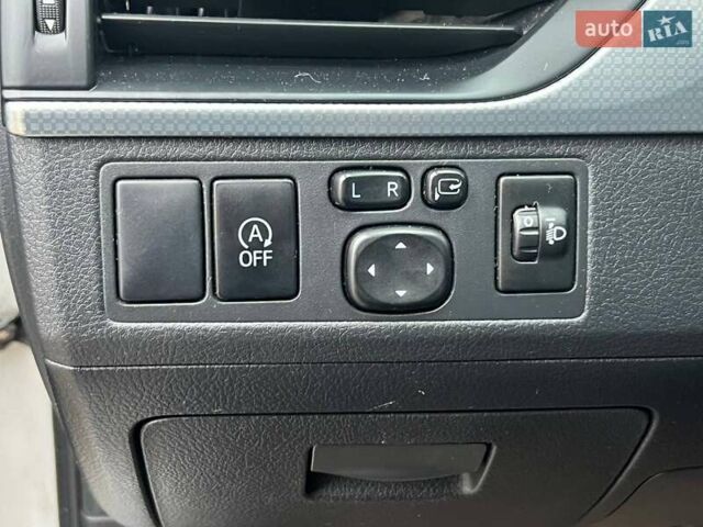 Серый Тойота Авенсис, объемом двигателя 2 л и пробегом 274 тыс. км за 13490 $, фото 25 на Automoto.ua