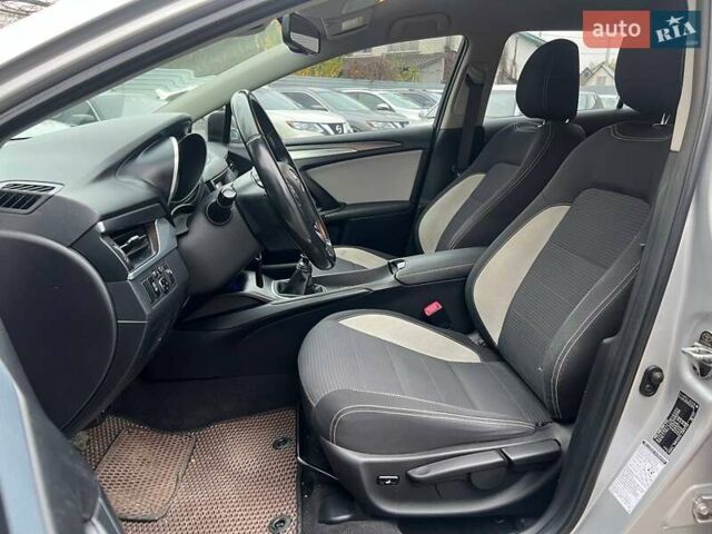 Серый Тойота Авенсис, объемом двигателя 2 л и пробегом 274 тыс. км за 13490 $, фото 8 на Automoto.ua