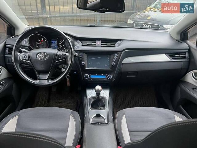 Серый Тойота Авенсис, объемом двигателя 2 л и пробегом 274 тыс. км за 12990 $, фото 12 на Automoto.ua