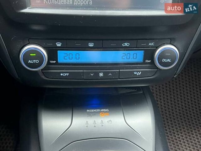 Серый Тойота Авенсис, объемом двигателя 2 л и пробегом 274 тыс. км за 13490 $, фото 18 на Automoto.ua