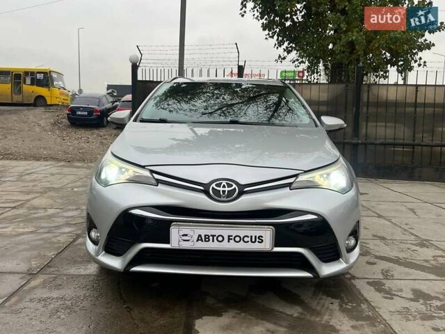 Серый Тойота Авенсис, объемом двигателя 2 л и пробегом 274 тыс. км за 13490 $, фото 1 на Automoto.ua