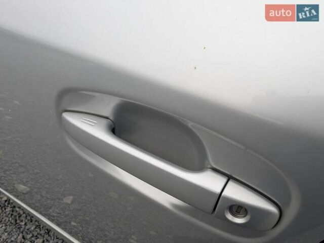 Серый Тойота Авенсис, объемом двигателя 2 л и пробегом 241 тыс. км за 13950 $, фото 22 на Automoto.ua