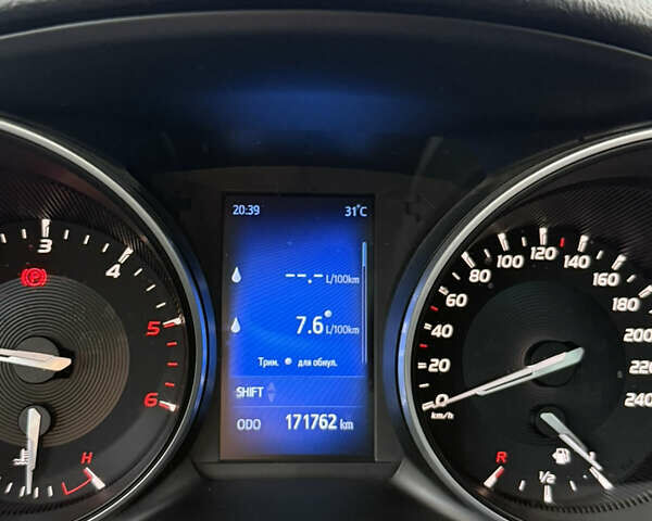 Серый Тойота Авенсис, объемом двигателя 2 л и пробегом 178 тыс. км за 14400 $, фото 32 на Automoto.ua