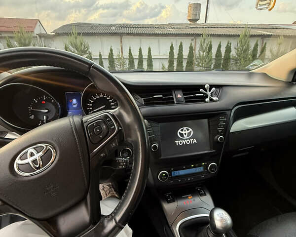 Серый Тойота Авенсис, объемом двигателя 2 л и пробегом 178 тыс. км за 14400 $, фото 21 на Automoto.ua
