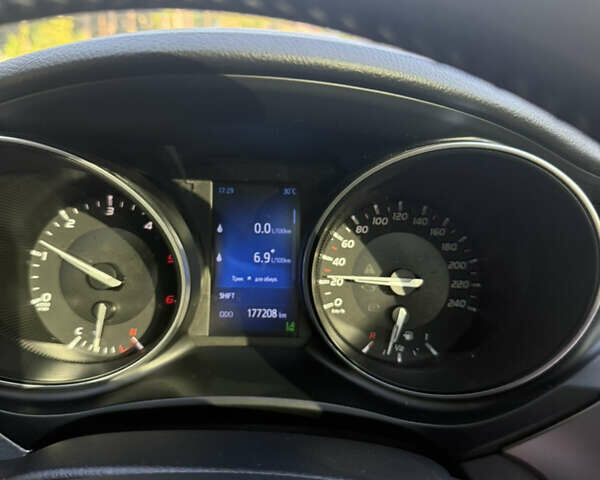Серый Тойота Авенсис, объемом двигателя 2 л и пробегом 178 тыс. км за 14400 $, фото 47 на Automoto.ua