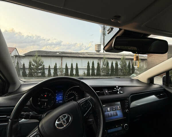 Серый Тойота Авенсис, объемом двигателя 2 л и пробегом 178 тыс. км за 14400 $, фото 31 на Automoto.ua
