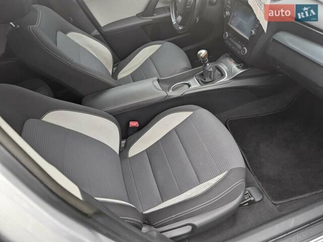 Серый Тойота Авенсис, объемом двигателя 2 л и пробегом 241 тыс. км за 13950 $, фото 39 на Automoto.ua