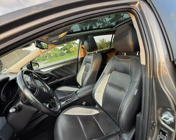 Серый Тойота Авенсис, объемом двигателя 2 л и пробегом 178 тыс. км за 14400 $, фото 19 на Automoto.ua
