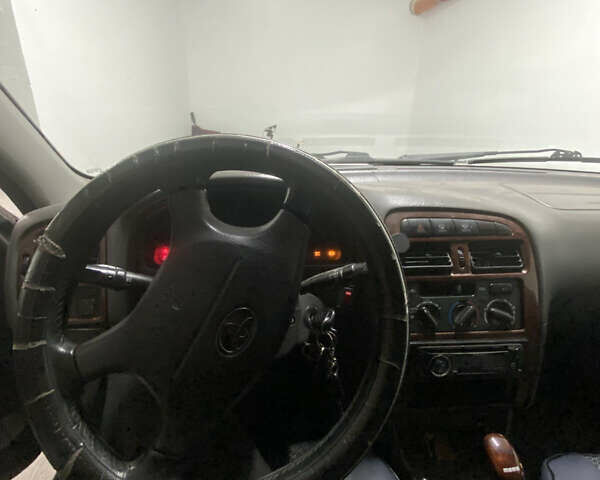 Серый Тойота Авенсис, объемом двигателя 2 л и пробегом 300 тыс. км за 2200 $, фото 1 на Automoto.ua