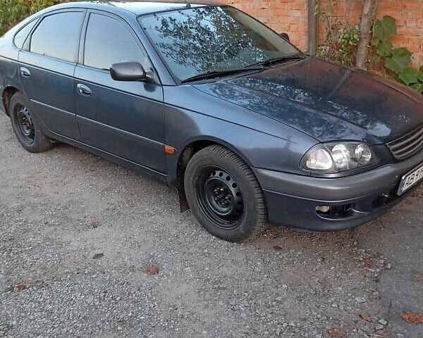 Серый Тойота Авенсис, объемом двигателя 1.6 л и пробегом 210 тыс. км за 2800 $, фото 5 на Automoto.ua