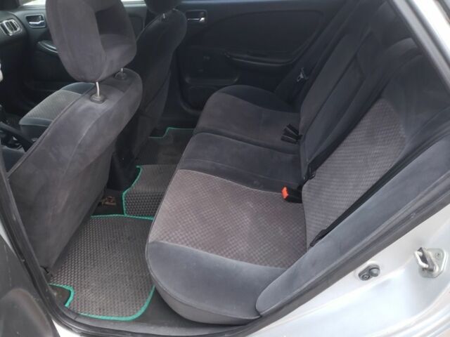 Серый Тойота Авенсис, объемом двигателя 2 л и пробегом 264 тыс. км за 2750 $, фото 5 на Automoto.ua