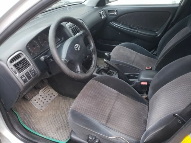 Серый Тойота Авенсис, объемом двигателя 2 л и пробегом 264 тыс. км за 2750 $, фото 4 на Automoto.ua