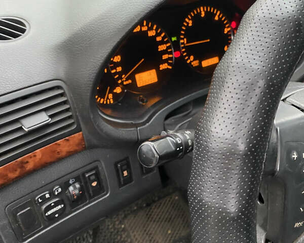 Серый Тойота Авенсис, объемом двигателя 1.99 л и пробегом 236 тыс. км за 5300 $, фото 9 на Automoto.ua