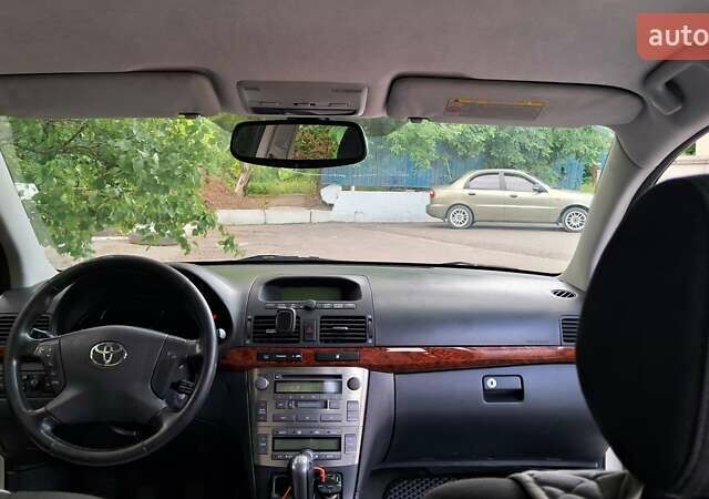 Серый Тойота Авенсис, объемом двигателя 2 л и пробегом 250 тыс. км за 5100 $, фото 13 на Automoto.ua