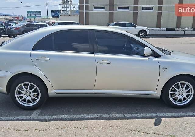 Серый Тойота Авенсис, объемом двигателя 2 л и пробегом 250 тыс. км за 5100 $, фото 6 на Automoto.ua