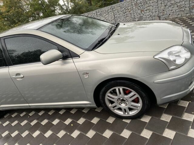 Серый Тойота Авенсис, объемом двигателя 2 л и пробегом 235 тыс. км за 5500 $, фото 2 на Automoto.ua