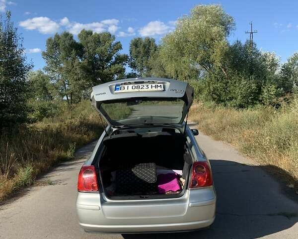 Серый Тойота Авенсис, объемом двигателя 2 л и пробегом 322 тыс. км за 5500 $, фото 5 на Automoto.ua