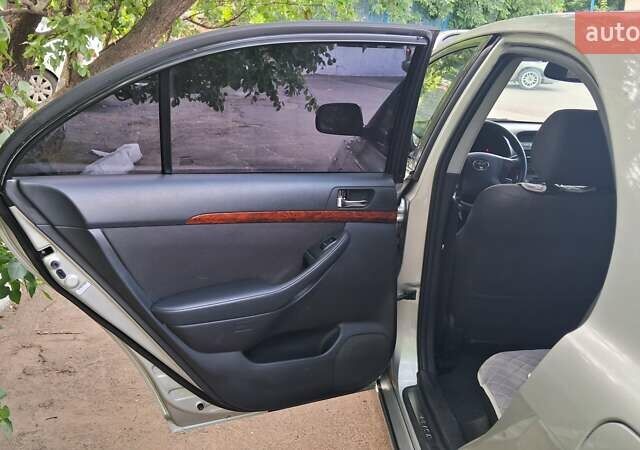 Серый Тойота Авенсис, объемом двигателя 2 л и пробегом 250 тыс. км за 5100 $, фото 15 на Automoto.ua