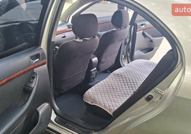 Серый Тойота Авенсис, объемом двигателя 2 л и пробегом 250 тыс. км за 5100 $, фото 11 на Automoto.ua