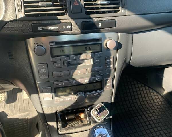 Серый Тойота Авенсис, объемом двигателя 2 л и пробегом 322 тыс. км за 5500 $, фото 9 на Automoto.ua