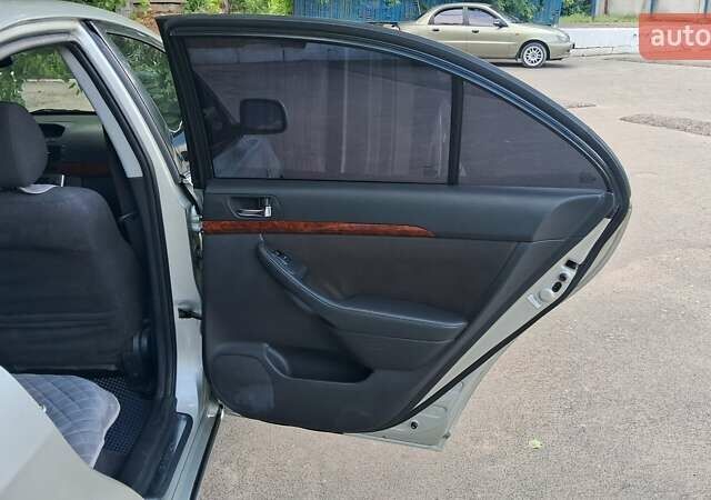 Серый Тойота Авенсис, объемом двигателя 2 л и пробегом 250 тыс. км за 5100 $, фото 16 на Automoto.ua